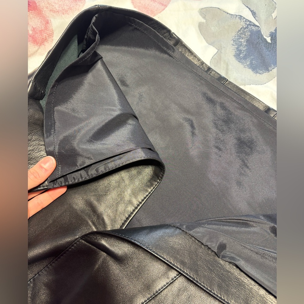 Danier Italian Leather Midi Lined Back Slit Zipper Closure Black Skirt Size 4 - Picture 9 of 12